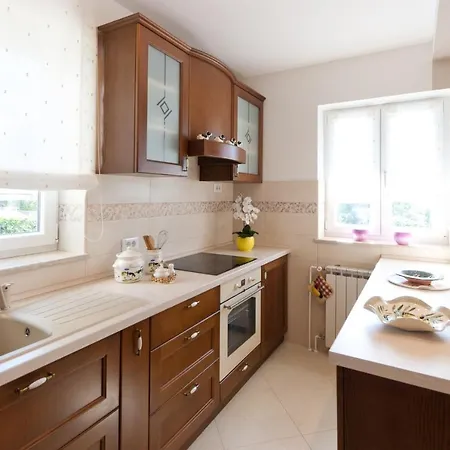 Apartment Silvia *